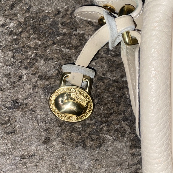 🌟EUC Cream Dooney & Burke Crossbody Bag - Picture 5 of 12